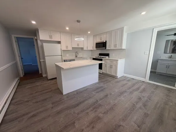 $2,800 | 102 Central Street, Unit 1, Waltham, MA 02453