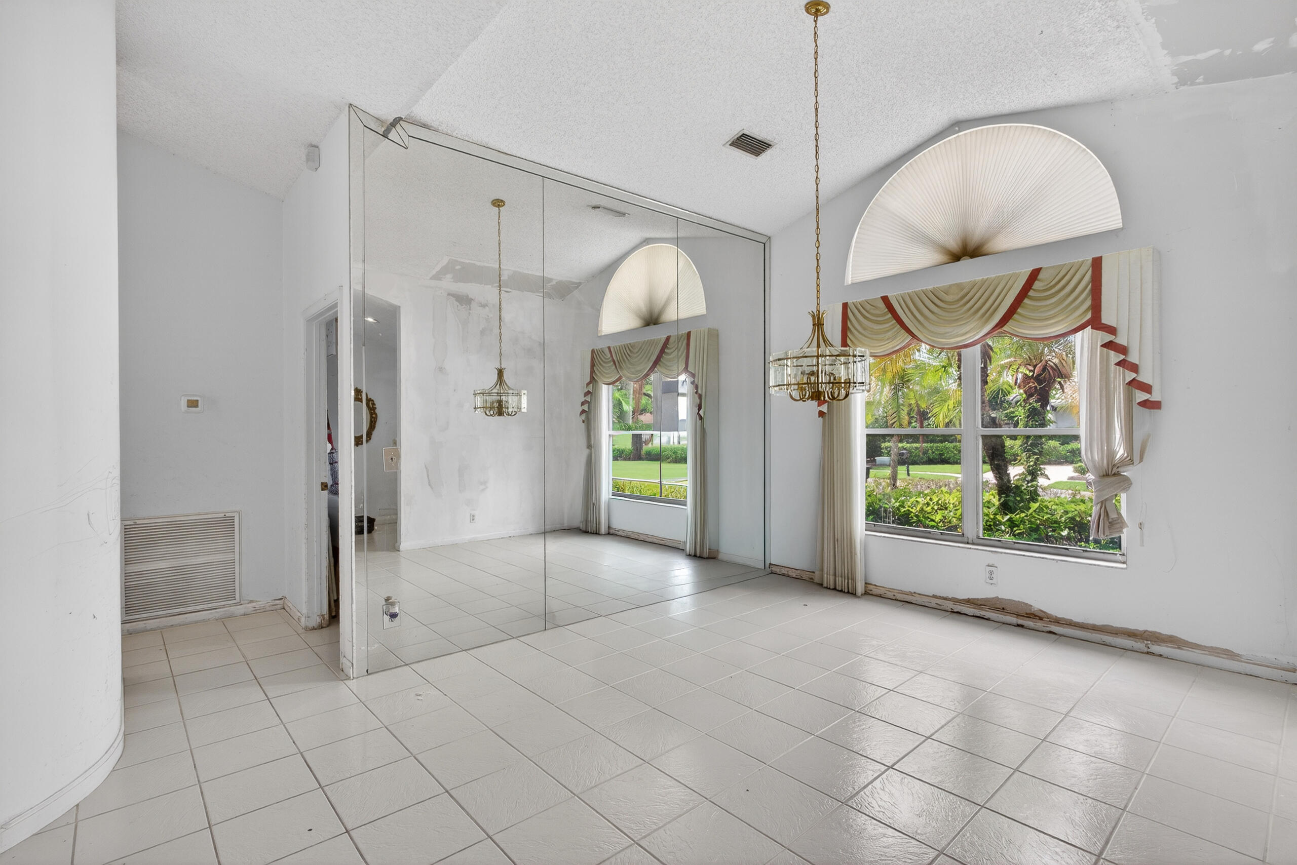 2825 Northwest 29th Drive Boca Raton, FL 33434 - Photo 23 of 56 037_Daniela_boca-47