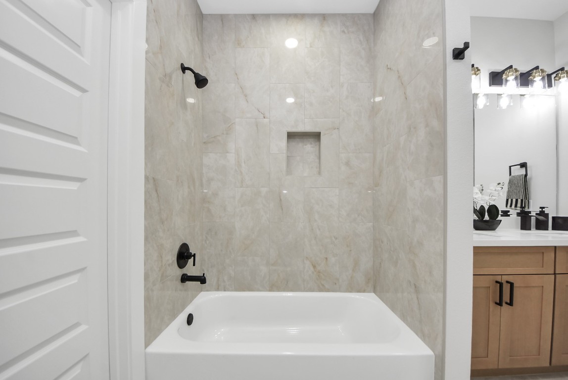 9826 Nedwald Street Houston, TX 77029 - Photo 16 of 50 a bathroom with a bathtub