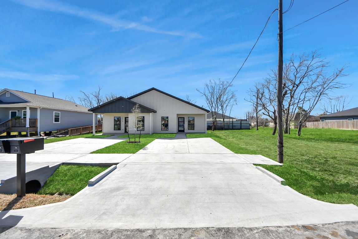 9826 Nedwald Street Houston, TX 77029 - Photo 3 of 50 a front view of house with yard and green space