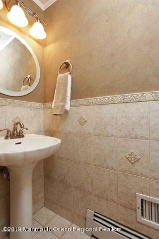 63 Lone Oak Road Middletown, NJ 07748 - Photo 8 of 31 20181102174440660810000000-o