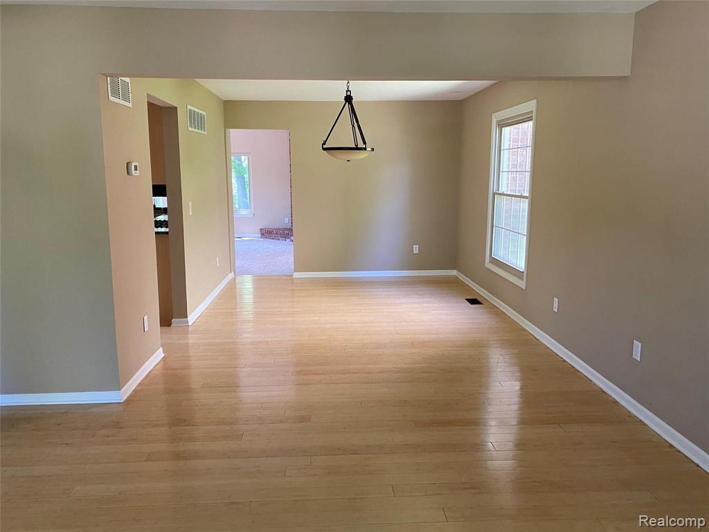 515 Plum Ridge Drive Rochester Hills, MI 48309 - Photo 12 of 46