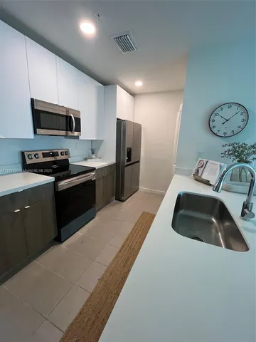 $3,300 | 2526 Pierce Street, Unit 12, Hollywood, FL 33020