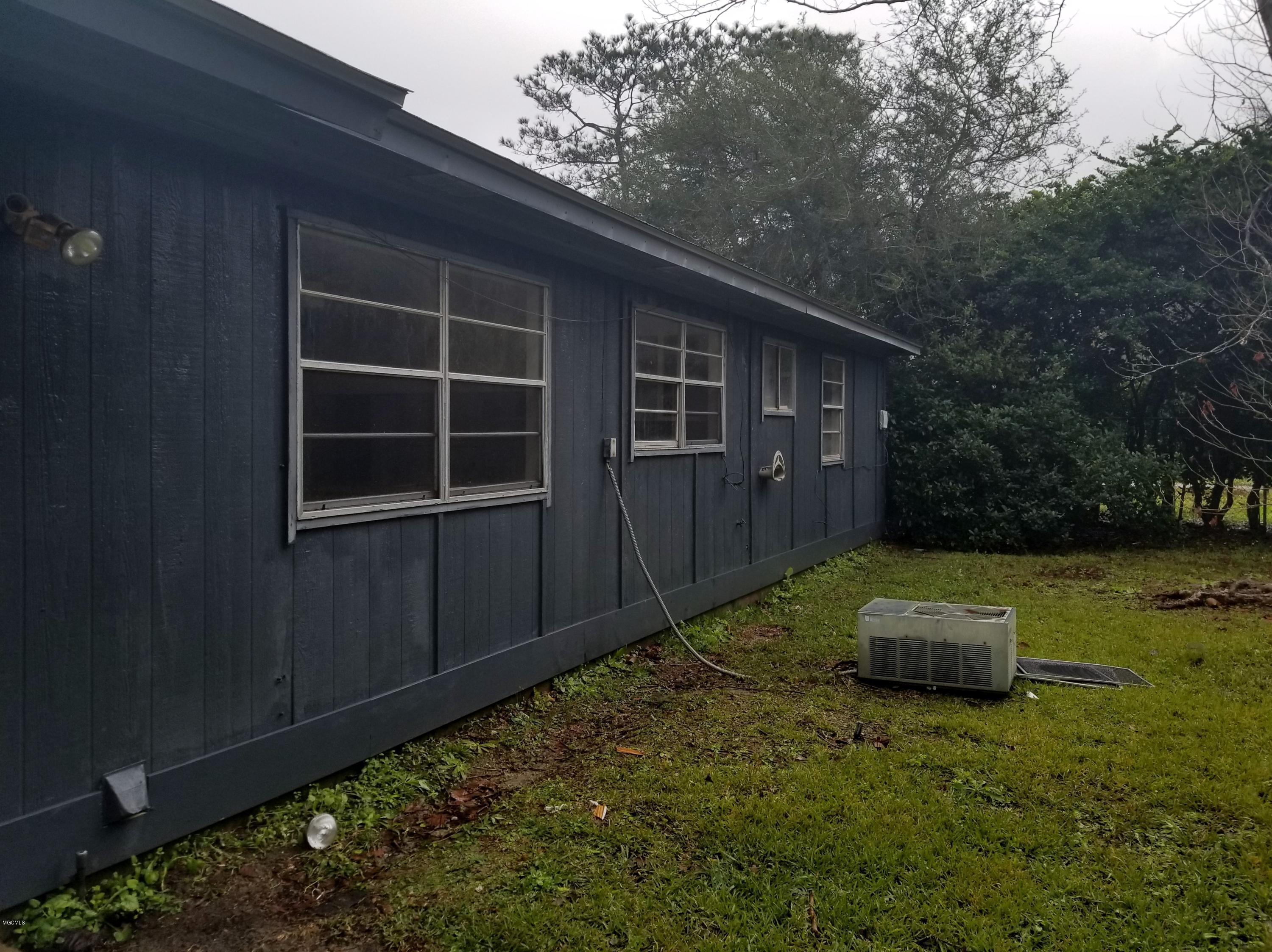 2001 C W Webb Road Gautier, MS 39553 - Photo 7 of 14 20180108_123448