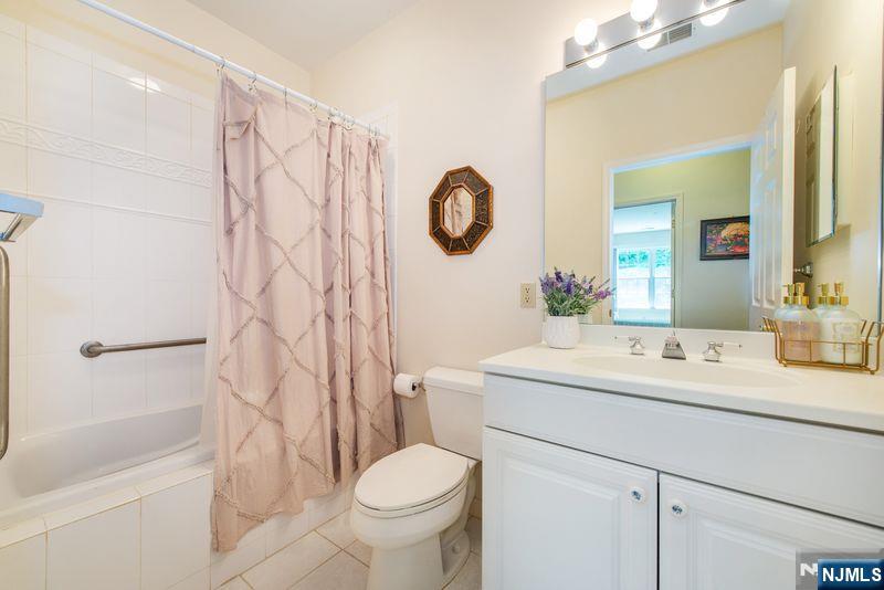 100 Ridgewood Road, Unit 207 Washington Township, NJ 07676 - Photo 18 of 29 Gallery Image 18