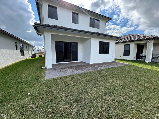 a view of a yard in front of a house