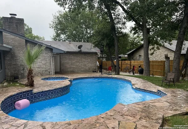 $2,200 | 6011 Forest Ridge, San Antonio, TX 78240
