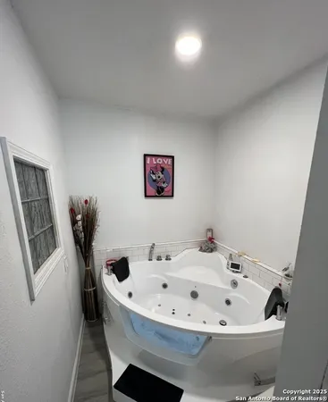 $2,200 | 6011 Forest Ridge, San Antonio, TX 78240