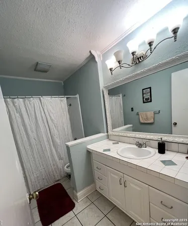 $2,200 | 6011 Forest Ridge, San Antonio, TX 78240