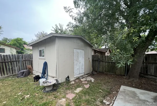$2,200 | 6011 Forest Ridge, San Antonio, TX 78240