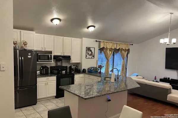 $2,200 | 6011 Forest Ridge, San Antonio, TX 78240