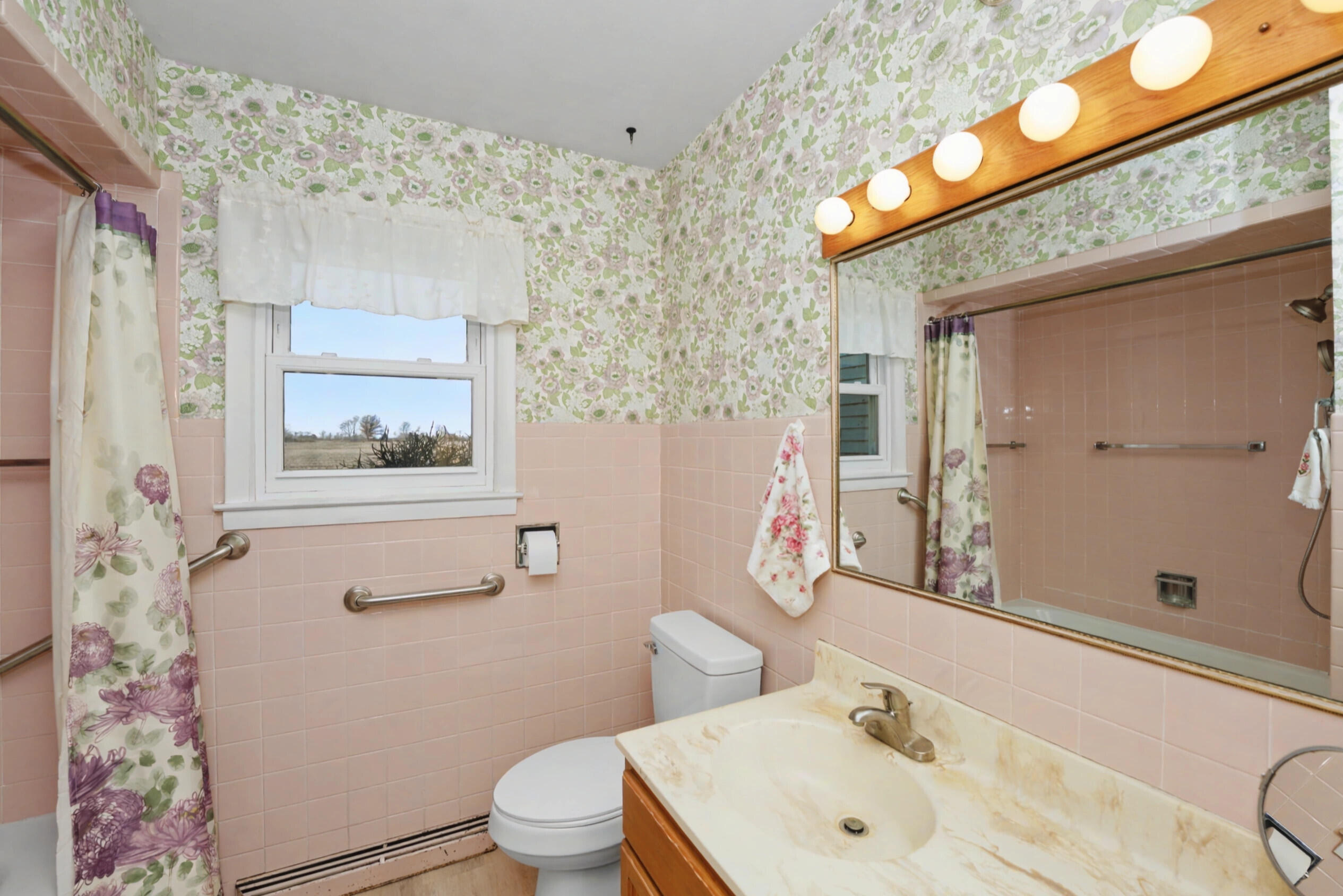 N4593 County Rd P Delavan, WI 53115 - Photo 12 of 32 Main Full Bath