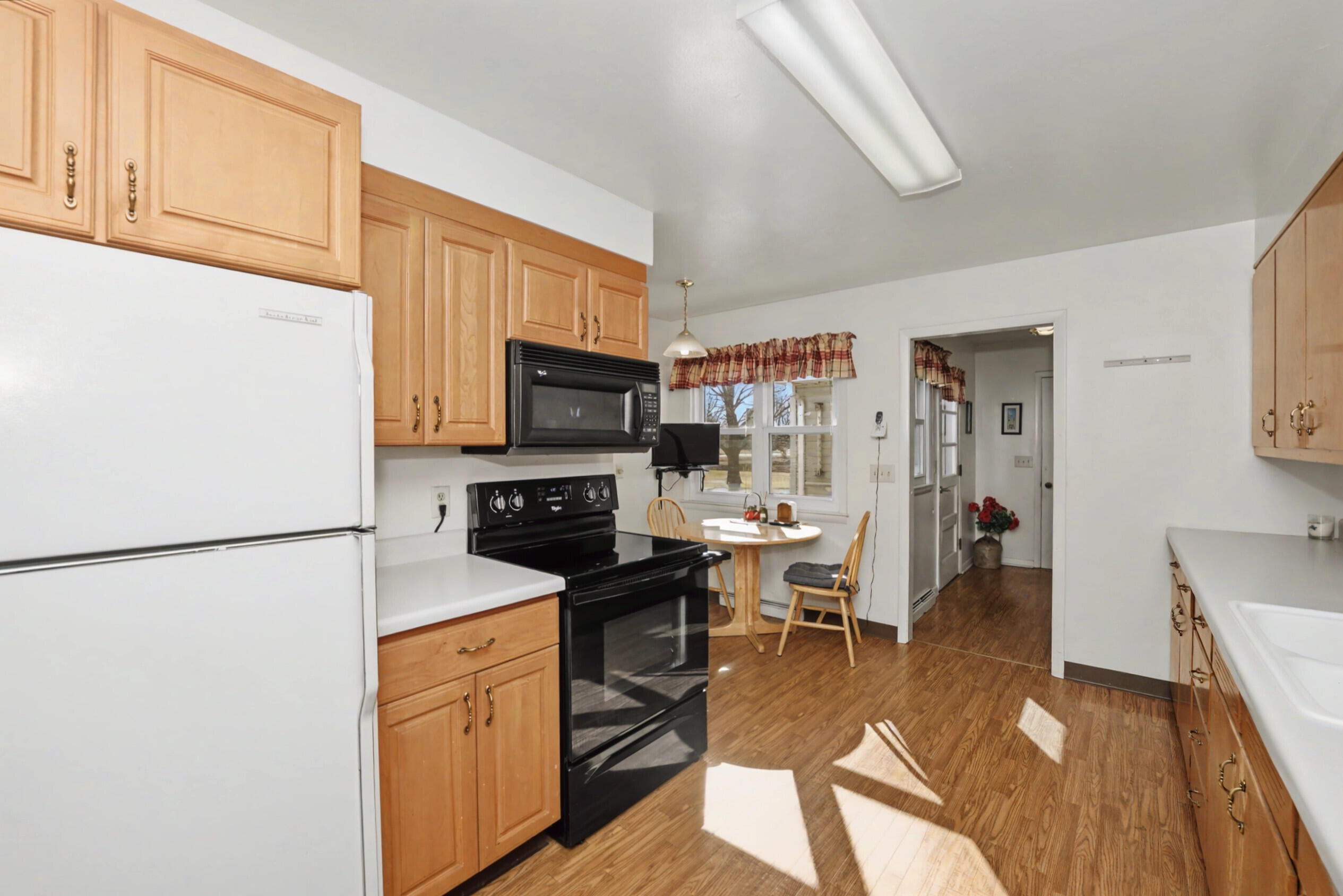 N4593 County Rd P Delavan, WI 53115 - Photo 4 of 32 Kitchen