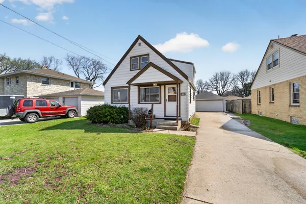 $259,000 | 2720 South 84th Street, West Allis, WI 53227