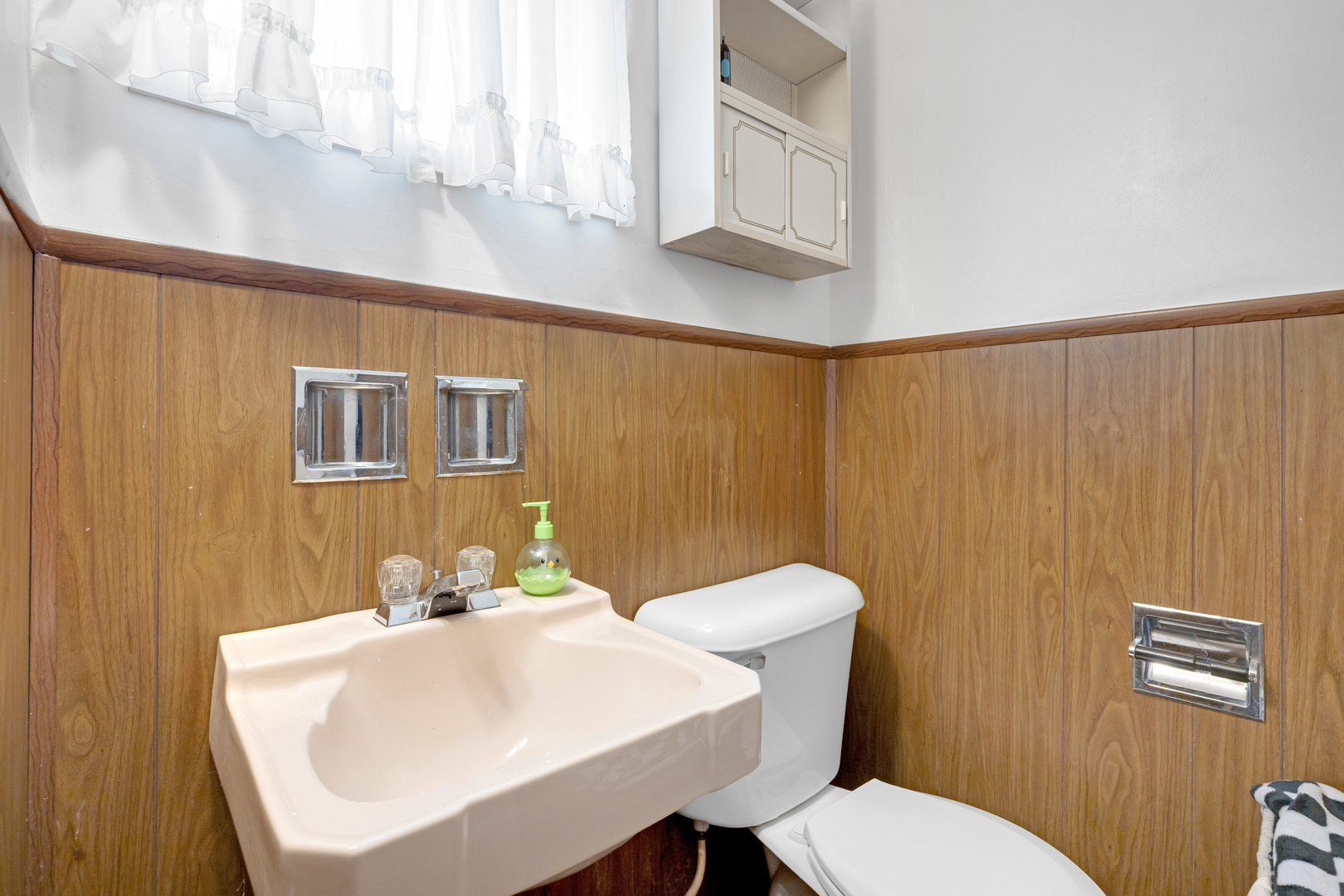 635 Springinsguth Road Schaumburg, IL 60193 - Photo 17 of 26 a bathroom with a sink a toilet and mirror