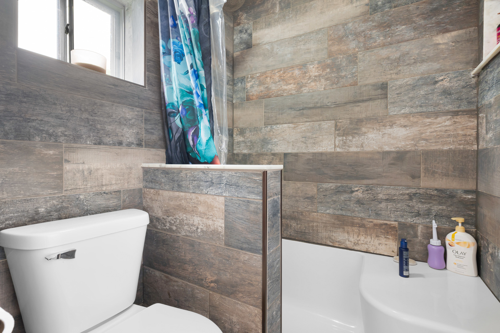635 Springinsguth Road Schaumburg, IL 60193 - Photo 18 of 26 a bathroom with a sink and toilet