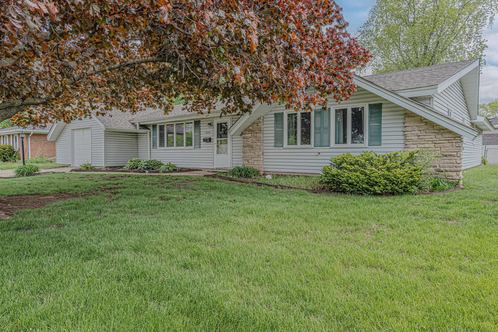 635 Springinsguth Road Schaumburg, IL 60193 - Photo 20 of 26 a house that is sitting in the grass