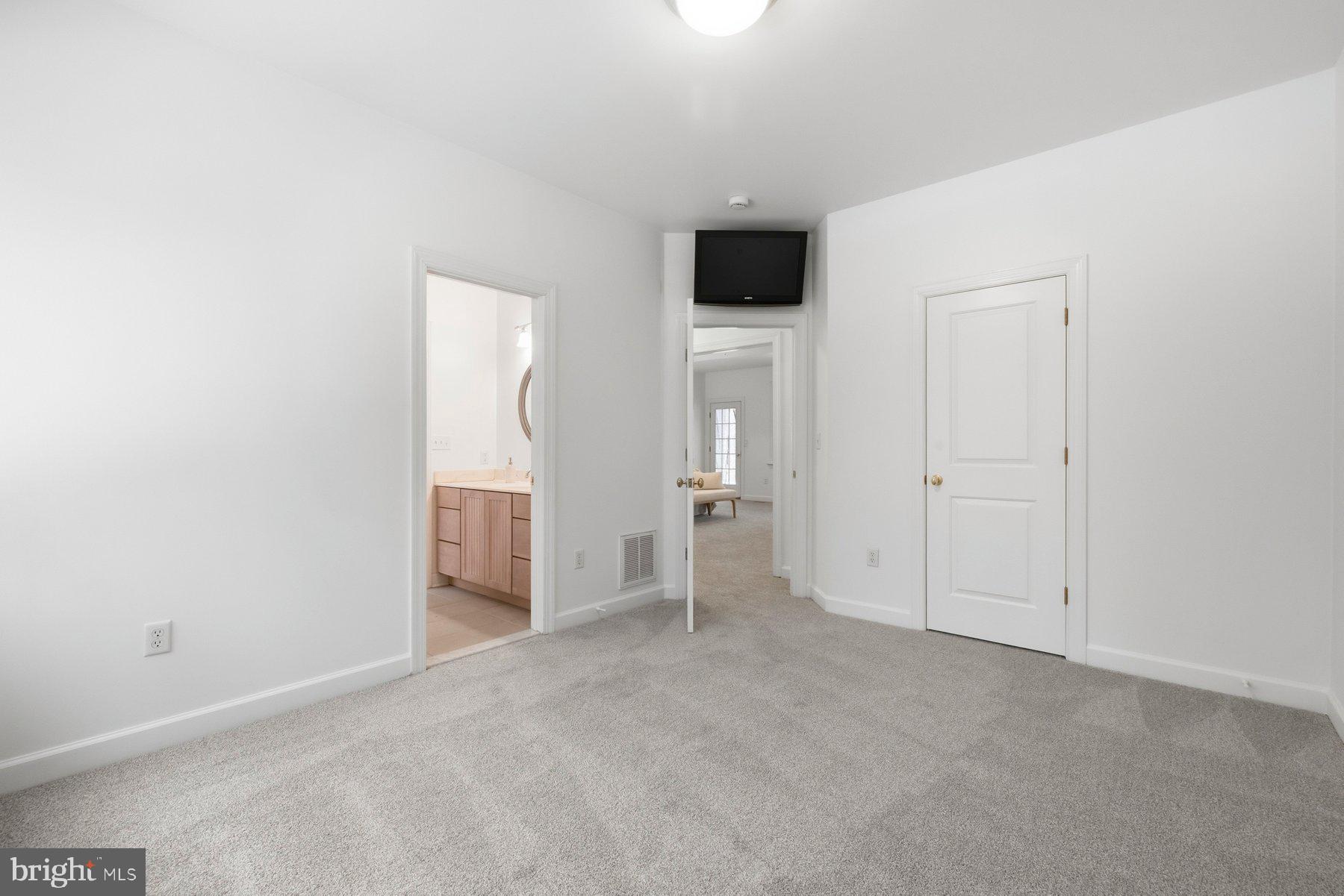 5375 Deale Churchton Road Churchton, MD 20733 - Photo 28 of 47 an empty room with a bathroom