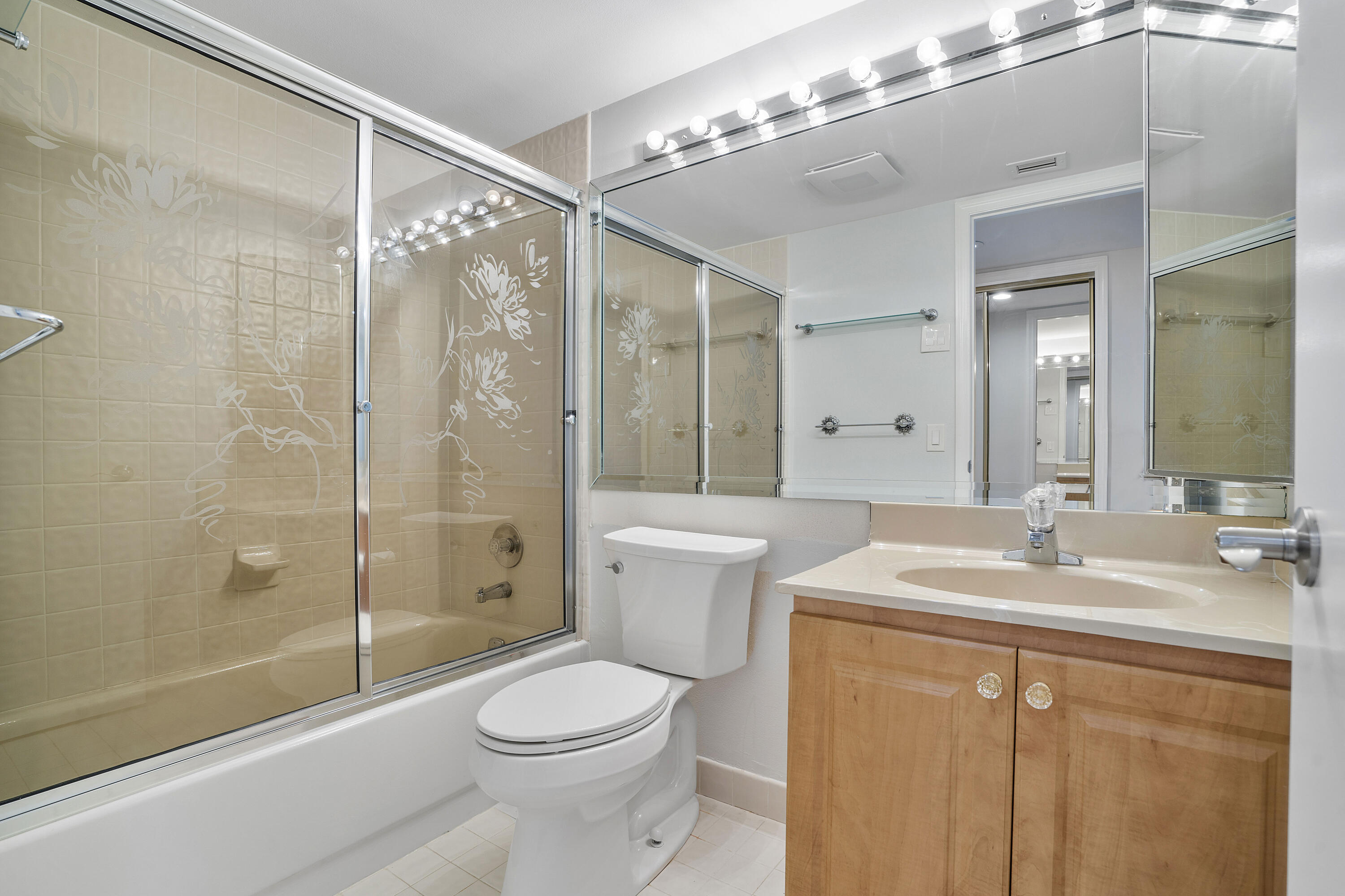1401 South Ocean Boulevard, Unit 305 Boca Raton, FL 33432 - Photo 20 of 56 Guest Bath