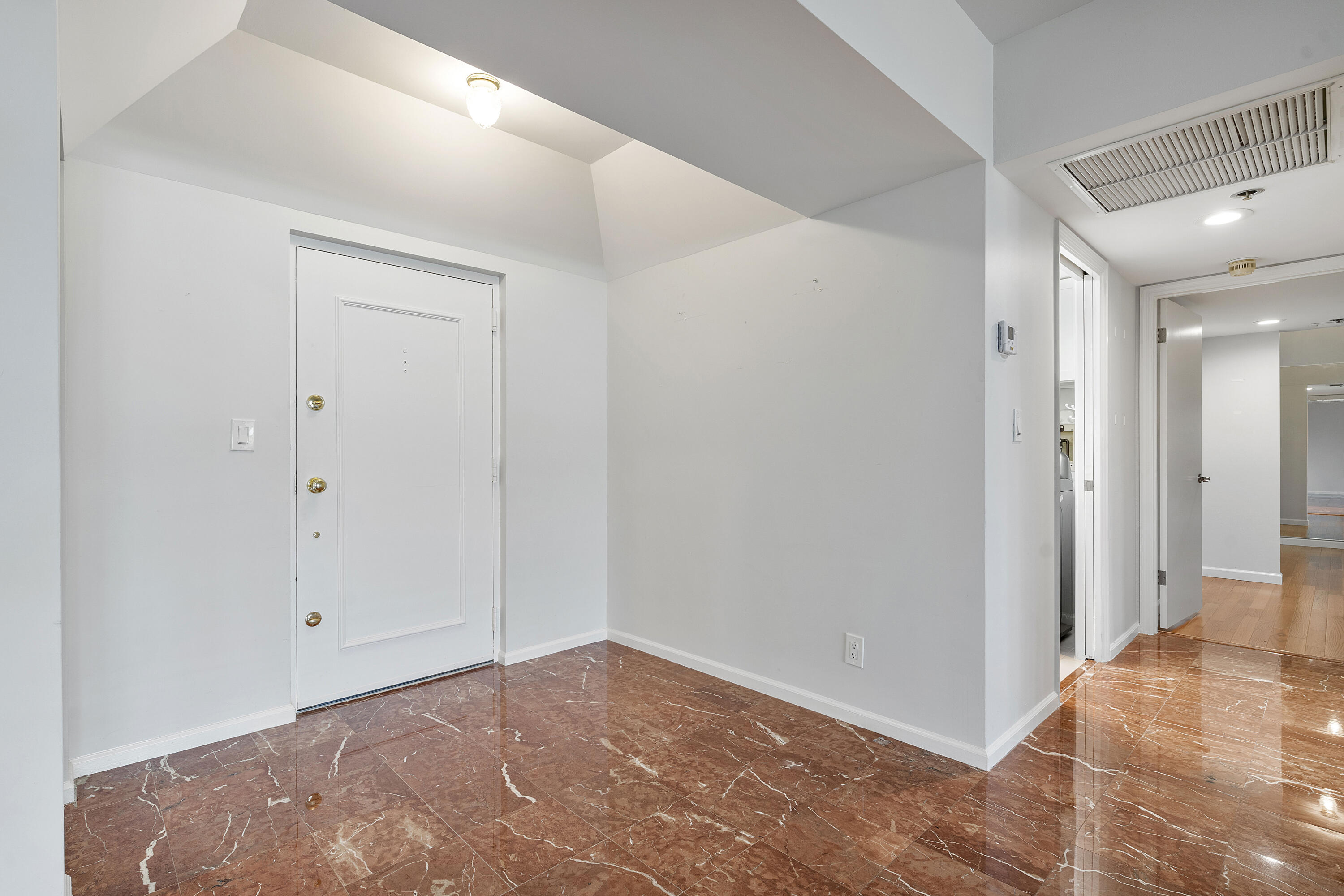 1401 South Ocean Boulevard, Unit 305 Boca Raton, FL 33432 - Photo 4 of 56 Foyer
