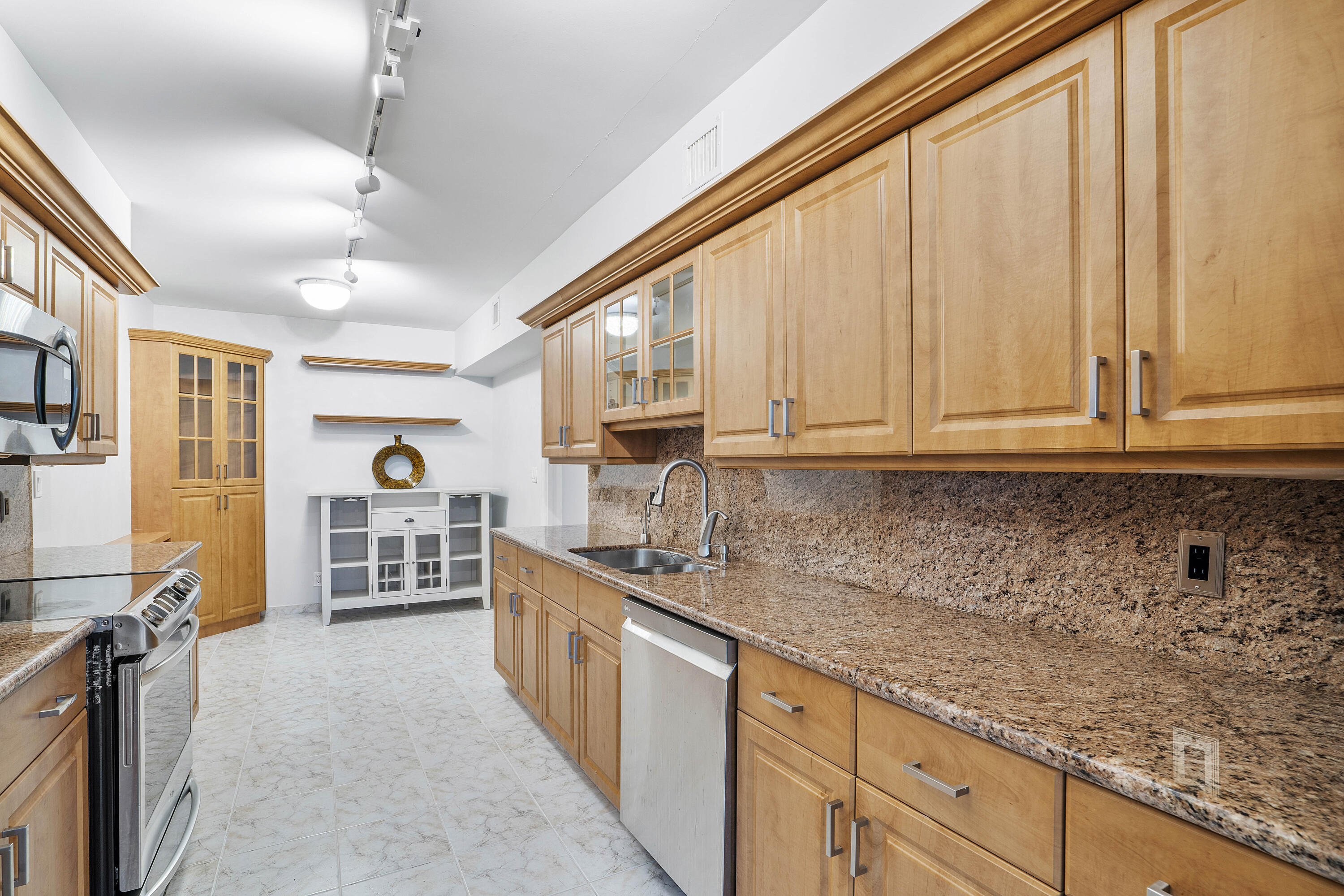 1401 South Ocean Boulevard, Unit 305 Boca Raton, FL 33432 - Photo 10 of 56 Kitchen