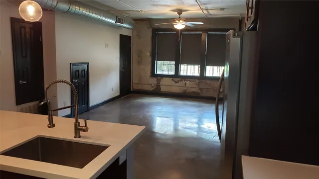 $1,295 | 6819 Avenue C, Unit A, Houston, TX 77011