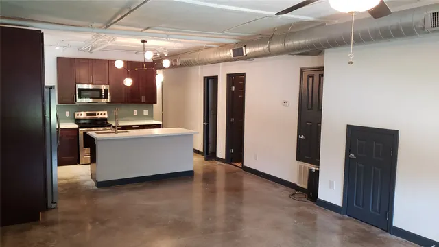 $1,295 | 6819 Avenue C, Unit A, Houston, TX 77011