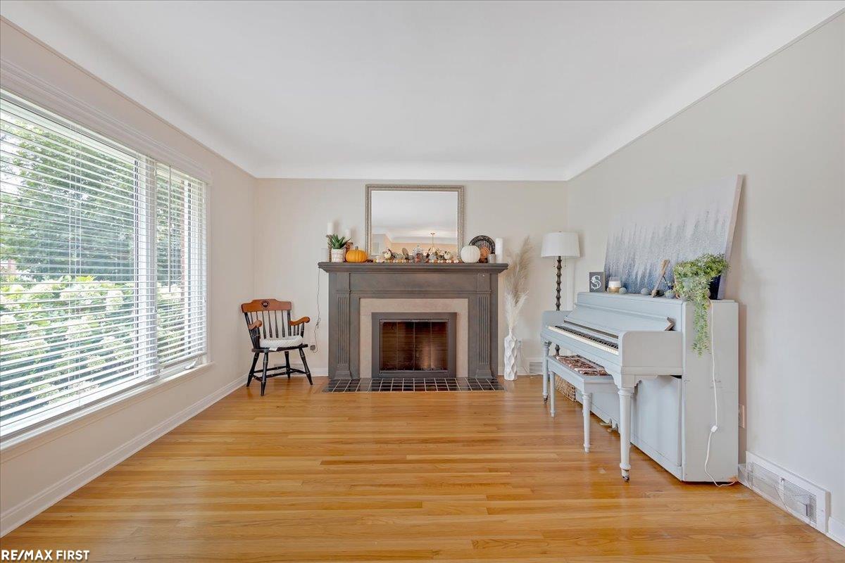 1794 Bournemouth Road Grosse Pointe, MI 48236 - Photo 10 of 32 50123337-9.JPG