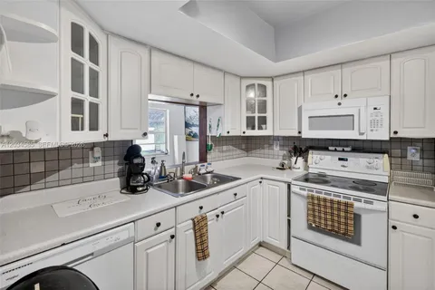 $600,000 | 1901 North 56th Avenue, Hollywood, FL 33021