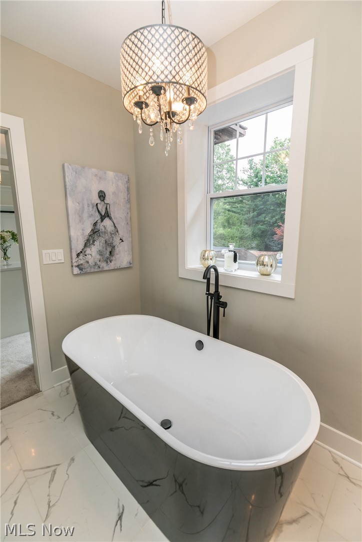 2517 Guilford Road Cleveland, OH 44118 - Photo 21 of 35 Soaking tub