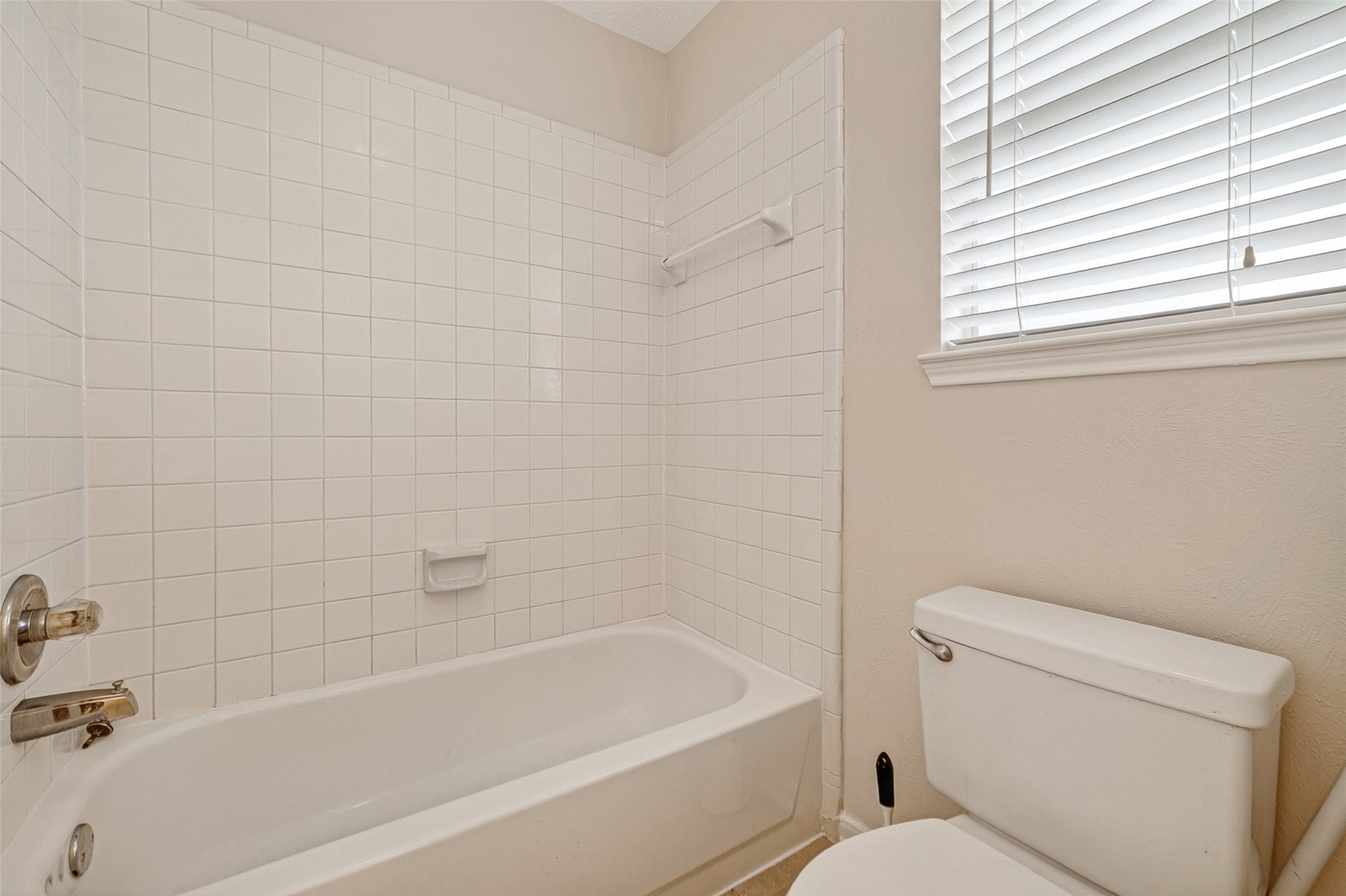 4539 Springfield Lakes Street Sugar Land, TX 77479 - Photo 21 of 34 a bathroom with a toilet and a bathtub