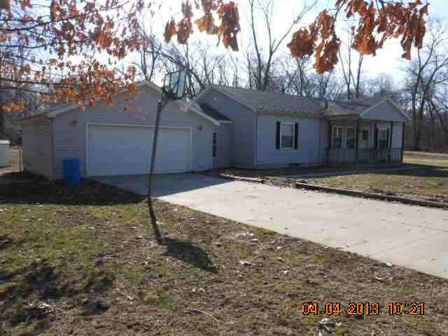 55124 Oak Road South Bend, IN 46628 - Photo 3 of 27 Gallery Image 3