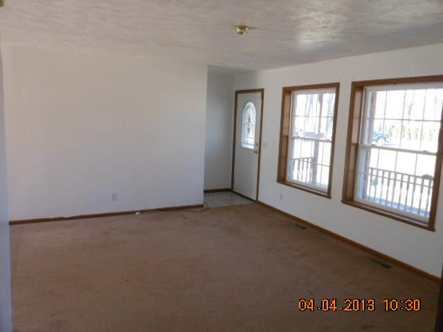 55124 Oak Road South Bend, IN 46628 - Photo 9 of 27 Gallery Image 9