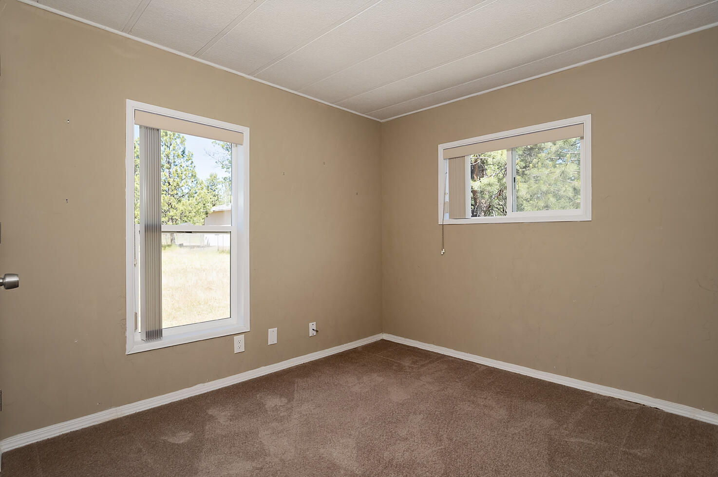 180 Daryl Lane Eagle Point, OR 97524 - Photo 14 of 21 Guest Bedroom 2