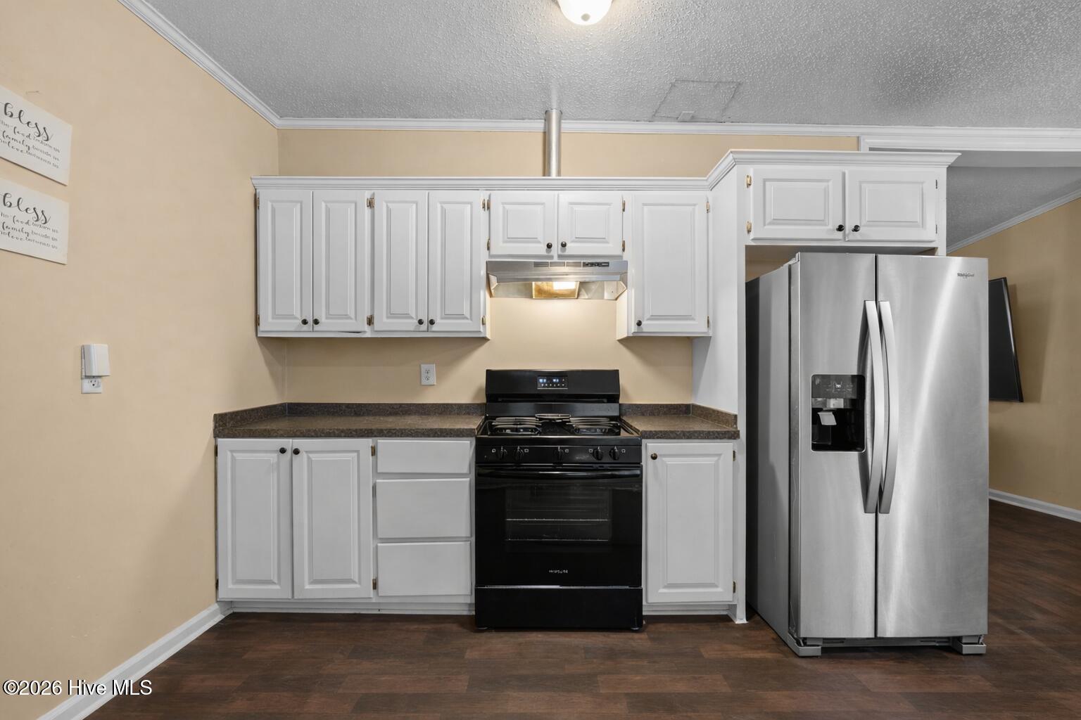 1506 South King Street Windsor, NC 27983 - Photo 9 of 12 clean countertops w refigerator