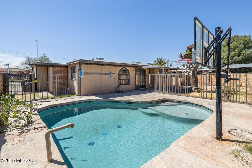 1430 West Roger Road Tucson, AZ 85705 - Photo 3 of 34