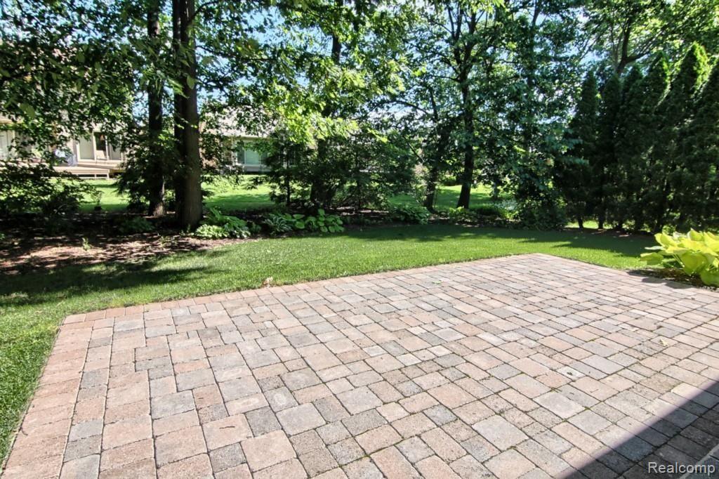 375 Jonathan Drive Rochester, MI 48307 - Photo 29 of 30 Patip.jpg