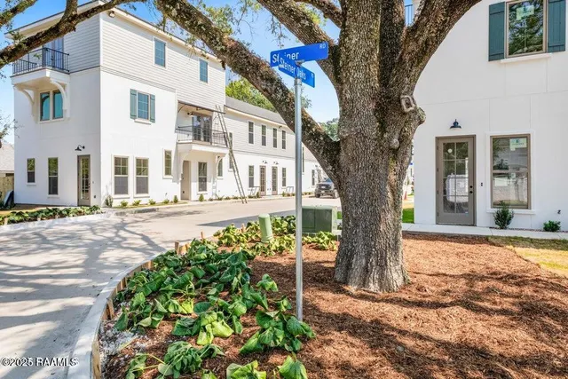 $299,000 | 216 Steiner Oaks, Lafayette, LA 70508