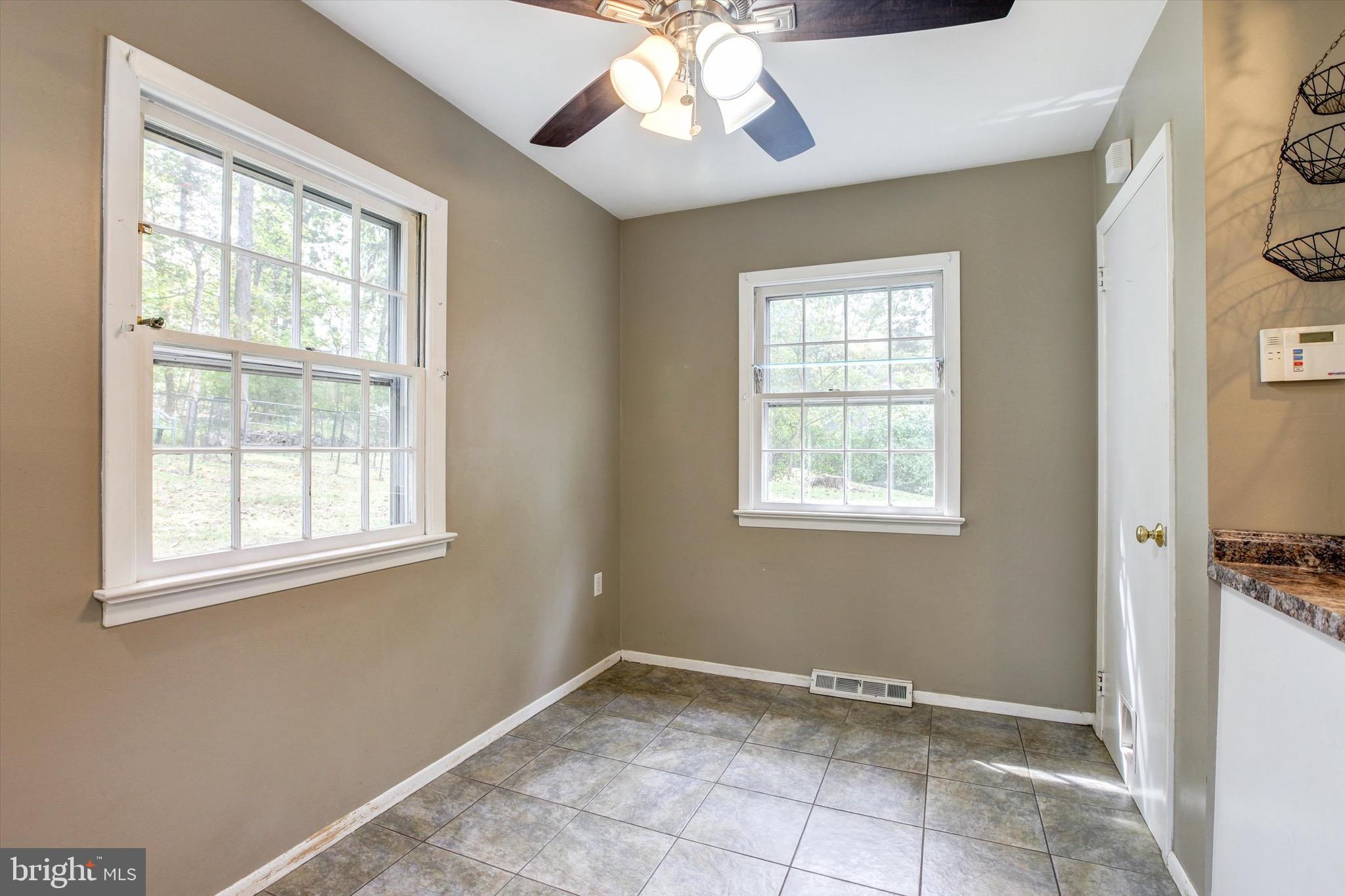 86 Jacobs Creek Road Ewing, NJ 08628 - Photo 11 of 25