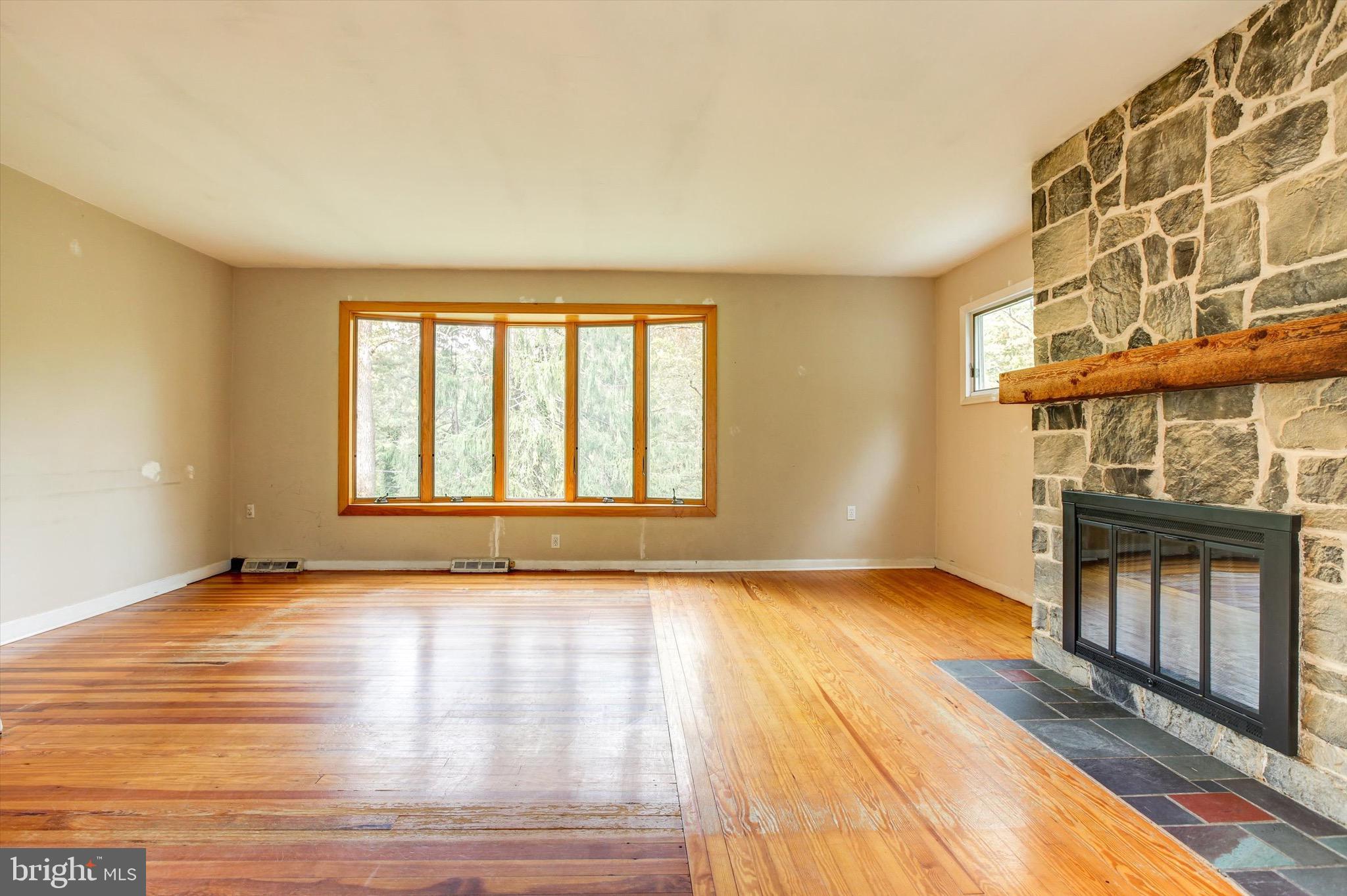 86 Jacobs Creek Road Ewing, NJ 08628 - Photo 4 of 25