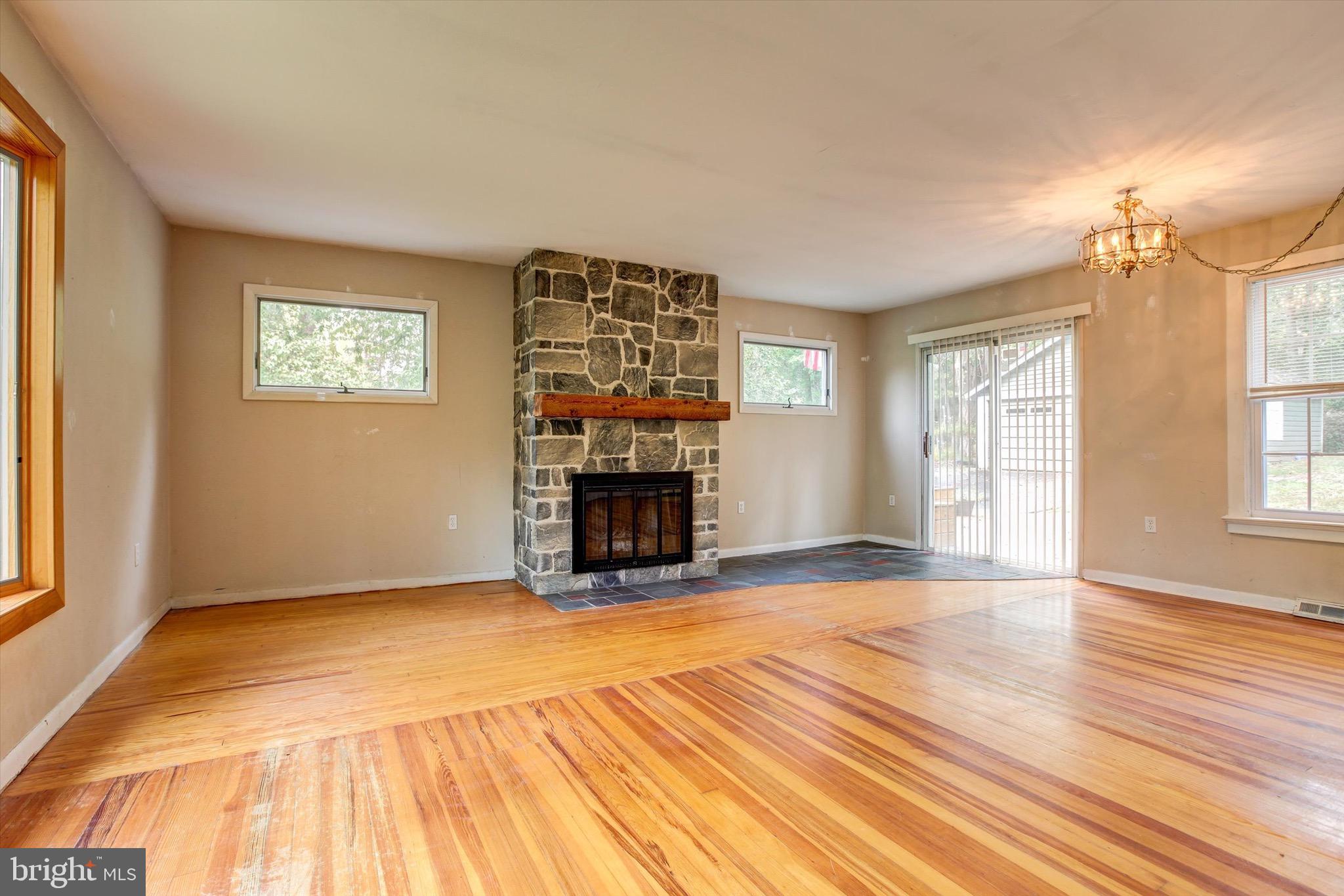 86 Jacobs Creek Road Ewing, NJ 08628 - Photo 5 of 25