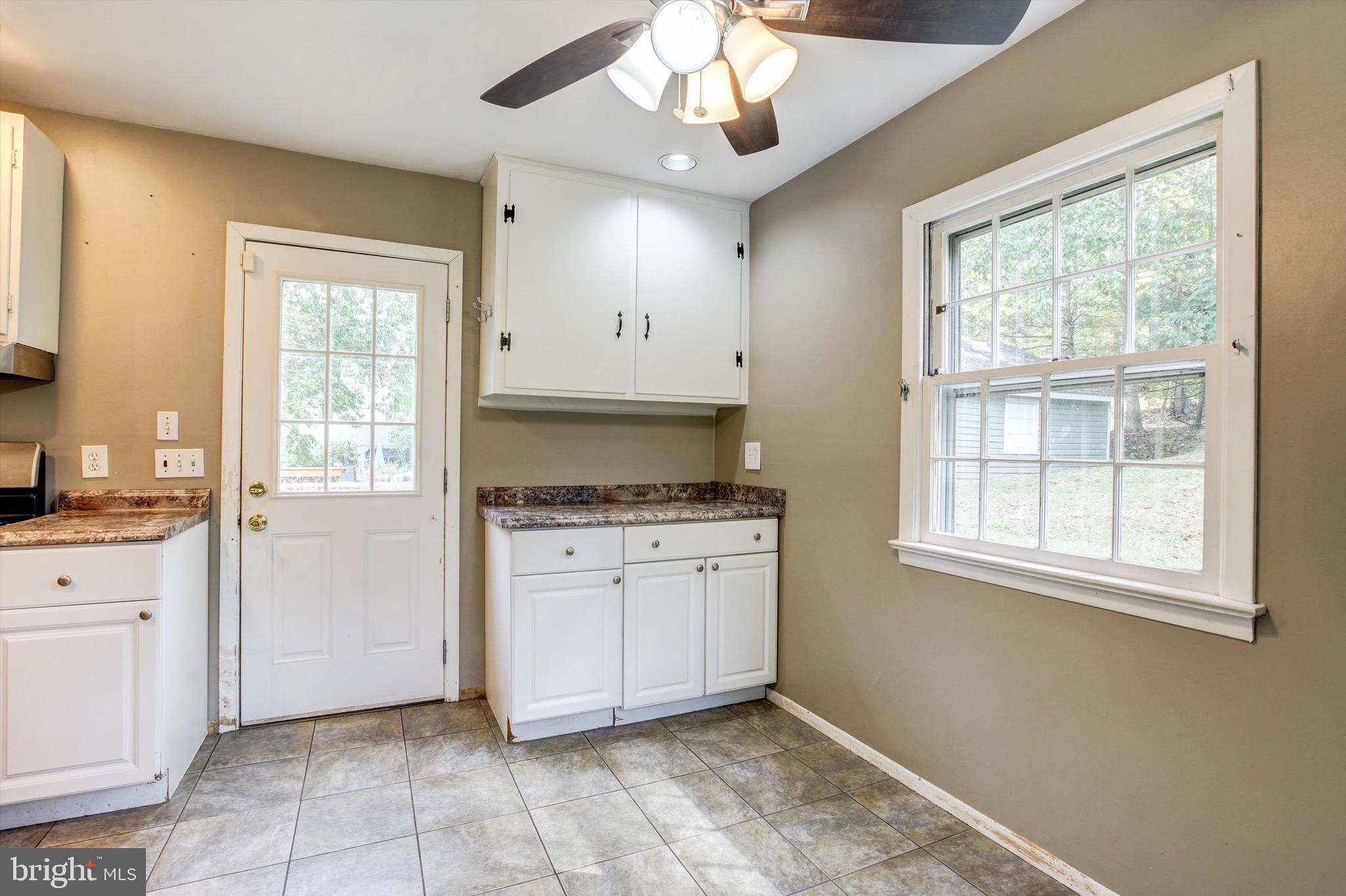 86 Jacobs Creek Road Ewing, NJ 08628 - Photo 10 of 25