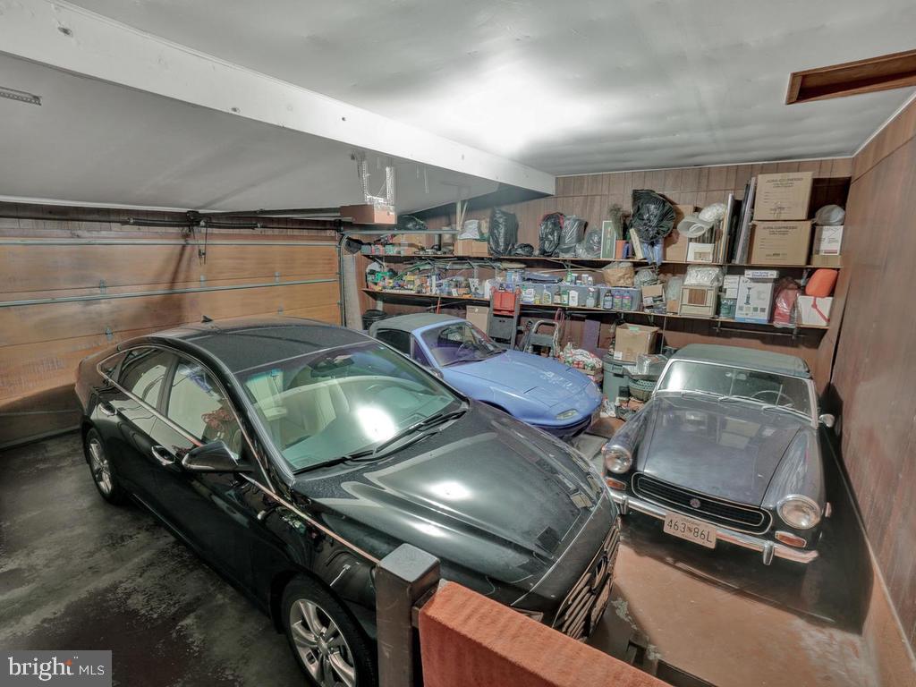 19731 Meadowbrook Road Hagerstown, MD 21742 - Photo 22 of 31 Large Garage