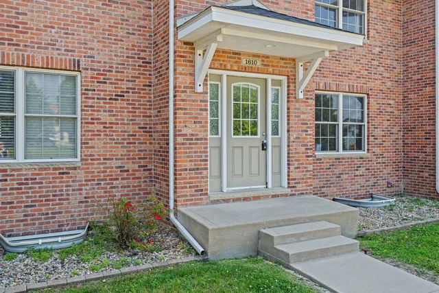 $204,999 | 1610 Belclare Road, Normal, IL 61761