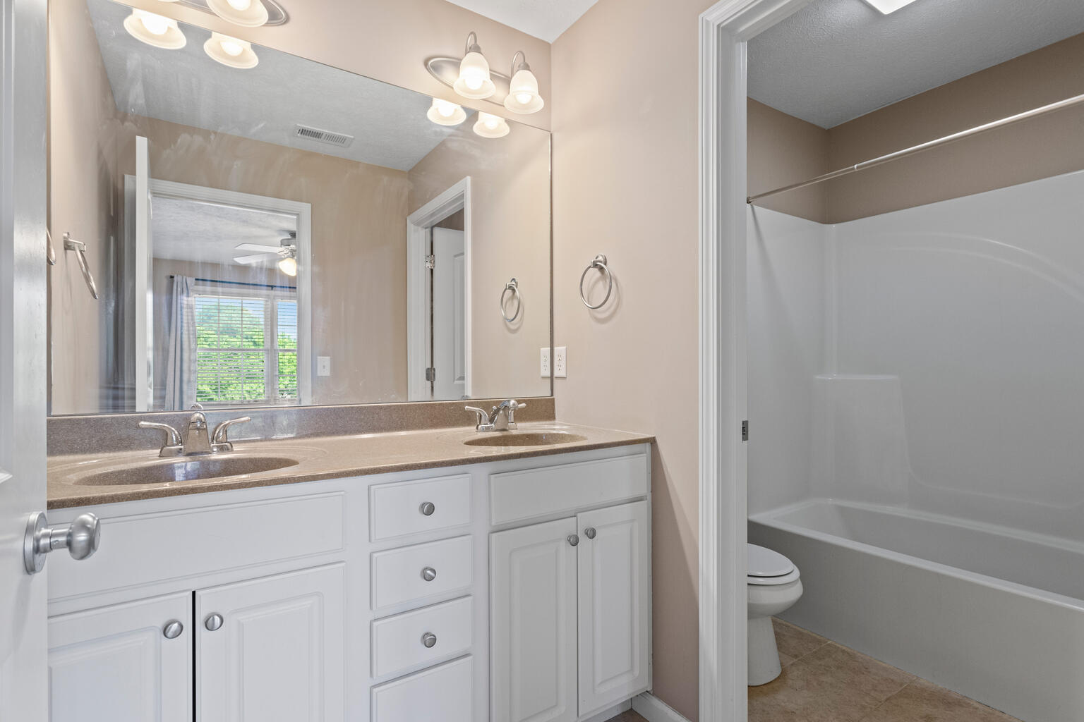 1610 Belclare Road Normal, IL 61761 - Photo 22 of 35