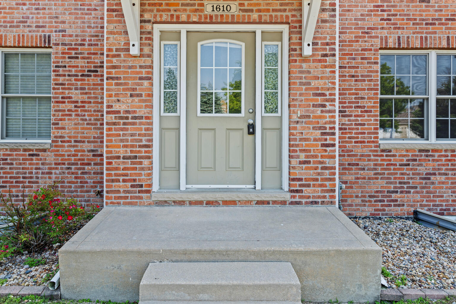 1610 Belclare Road Normal, IL 61761 - Photo 3 of 35