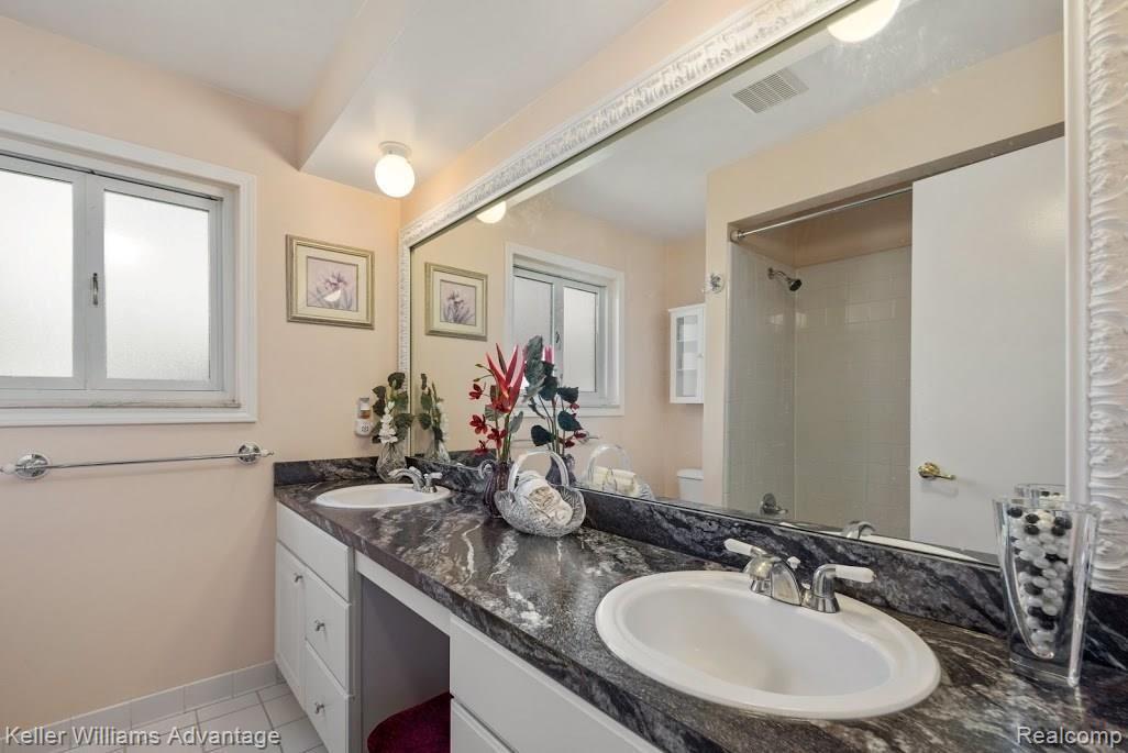 7588 Kingsbridge Road Canton, MI 48187 - Photo 21 of 33 DSC_0595.jpg