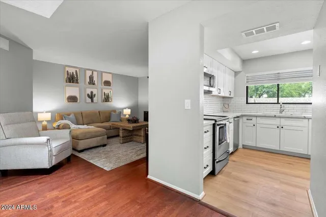 $2,300 | 9808 North 6th Street, Phoenix, AZ 85020