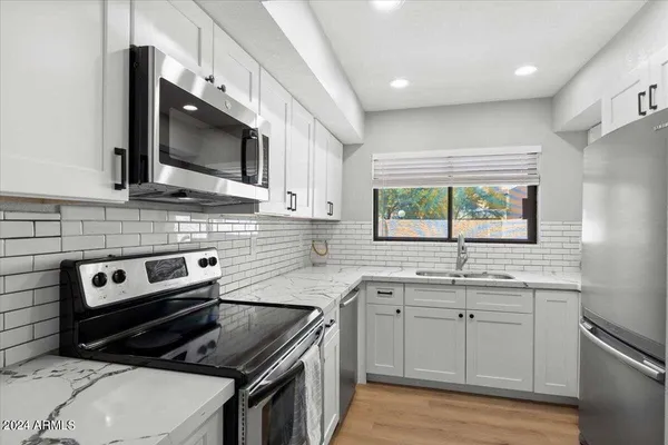 $2,300 | 9808 North 6th Street, Phoenix, AZ 85020