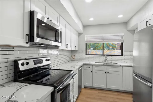 $2,300 | 9808 North 6th Street, Phoenix, AZ 85020